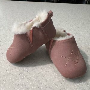 Faux fur lining baby moccasins, pink